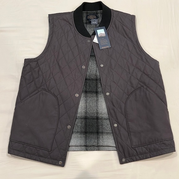 NWT Men’s Pendleton Reversible Vest. Size: Medium - Picture 1 of 5